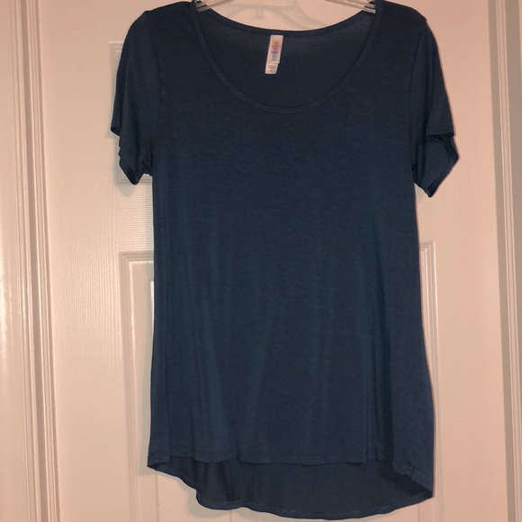LuLaRoe Classic T - Picture 1 of 5